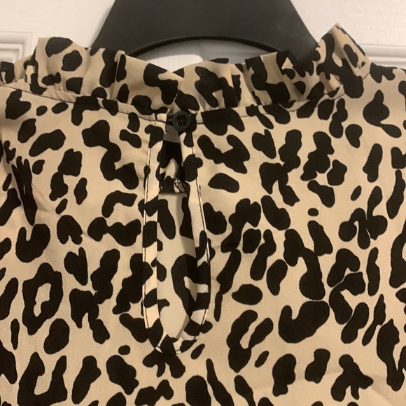 Leopard print blouse 🖤🧡 - Picture 2 of 3